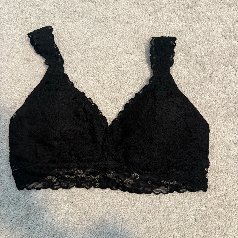 BRAND NEW W TAGS BEAUTIFUL BLACK LACE BRALETTE FULLY LINED FOR COMFORT